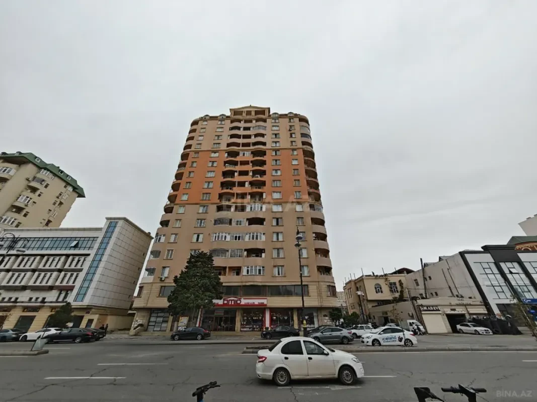 Satılır 4 otaqlı mənzil 250 m²