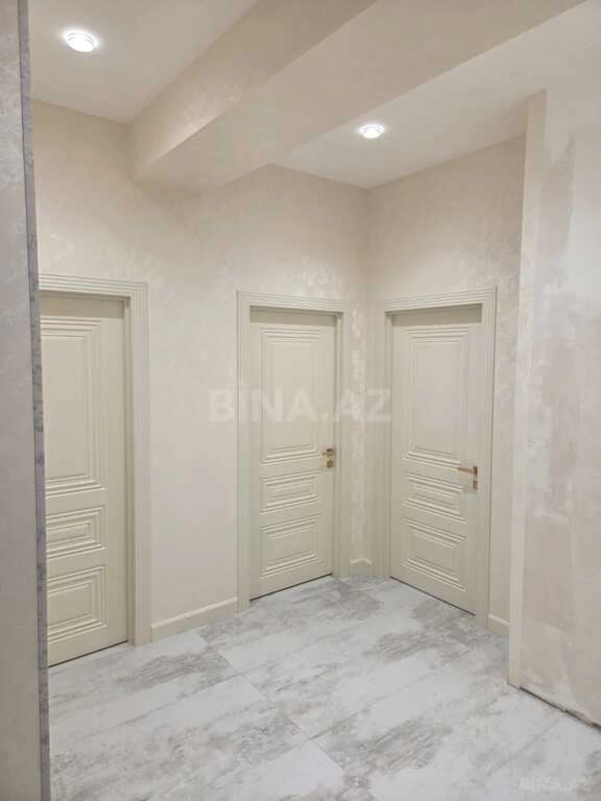 Satılır 2 otaqlı mənzil 74 m²