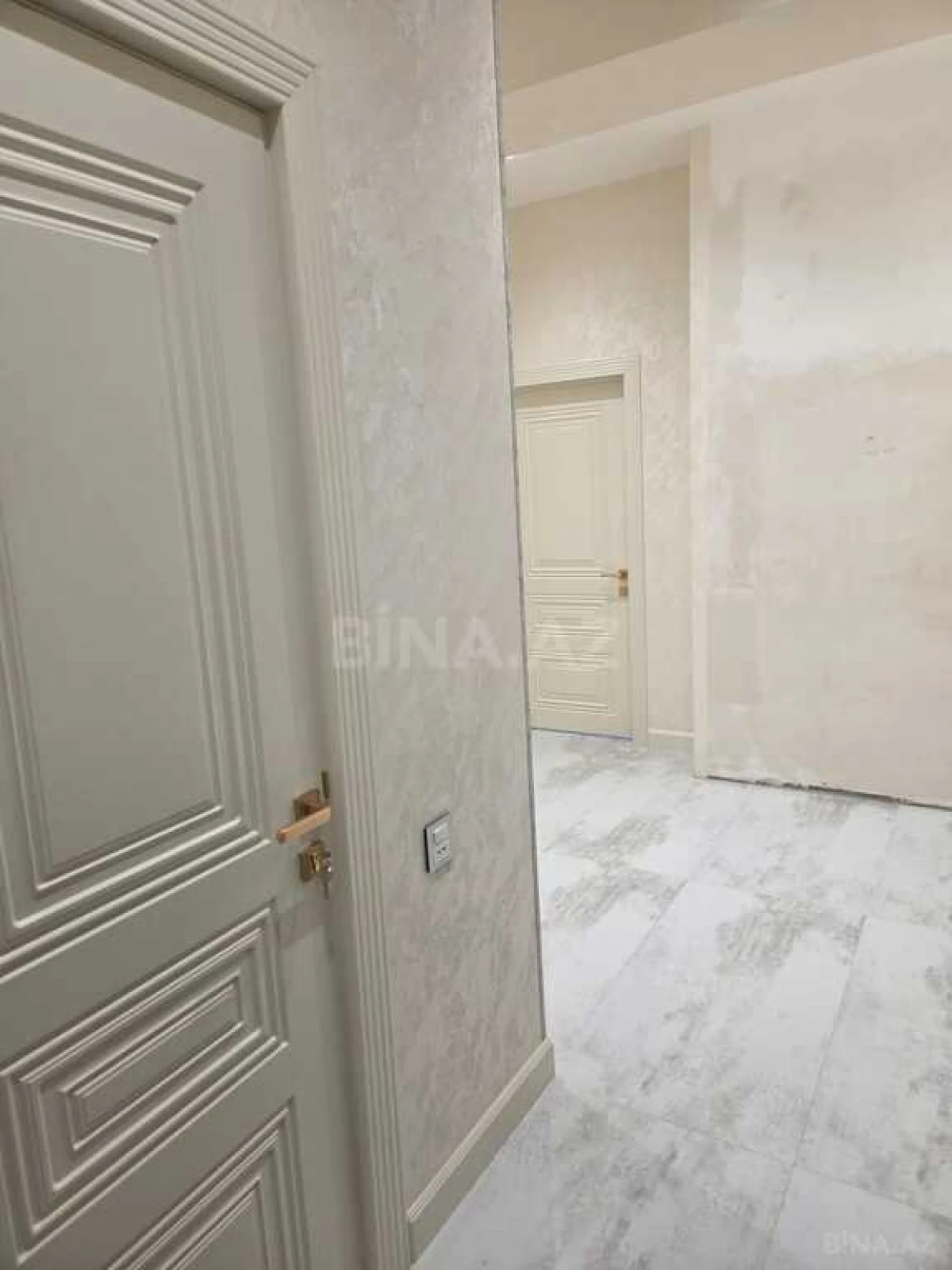 Satılır 2 otaqlı mənzil 74 m²