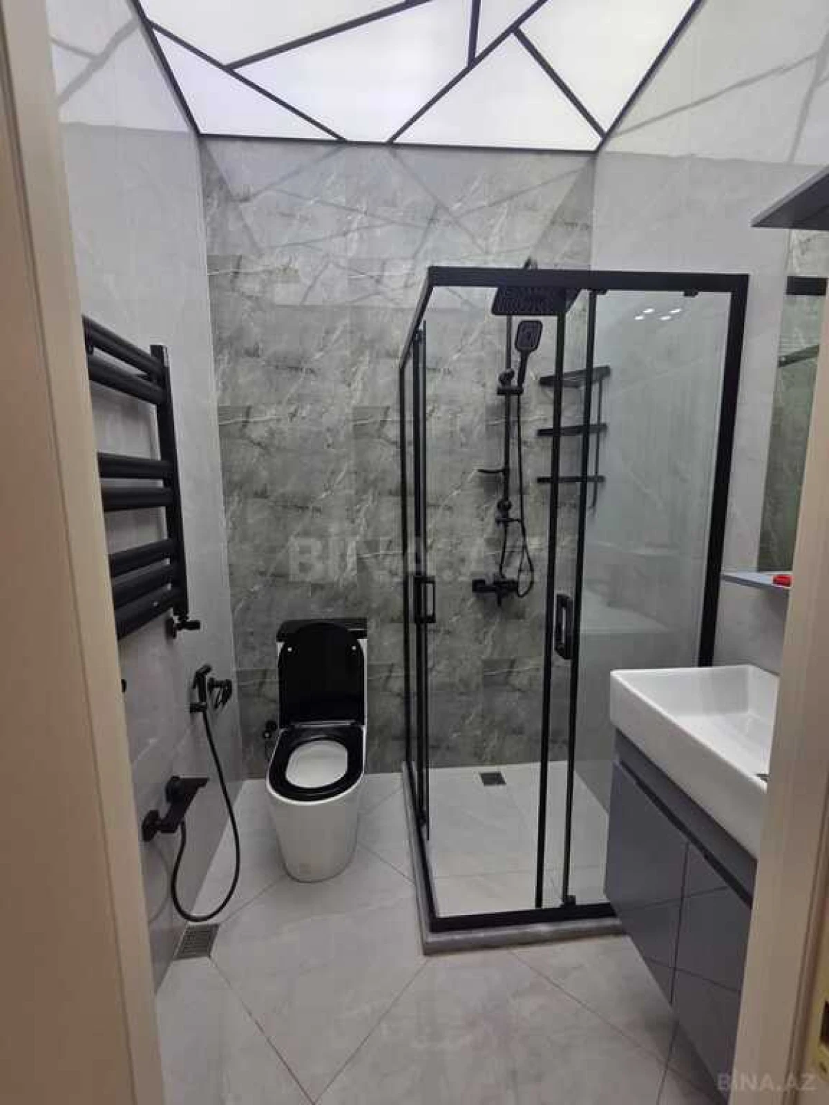 Satılır 2 otaqlı mənzil 74 m²