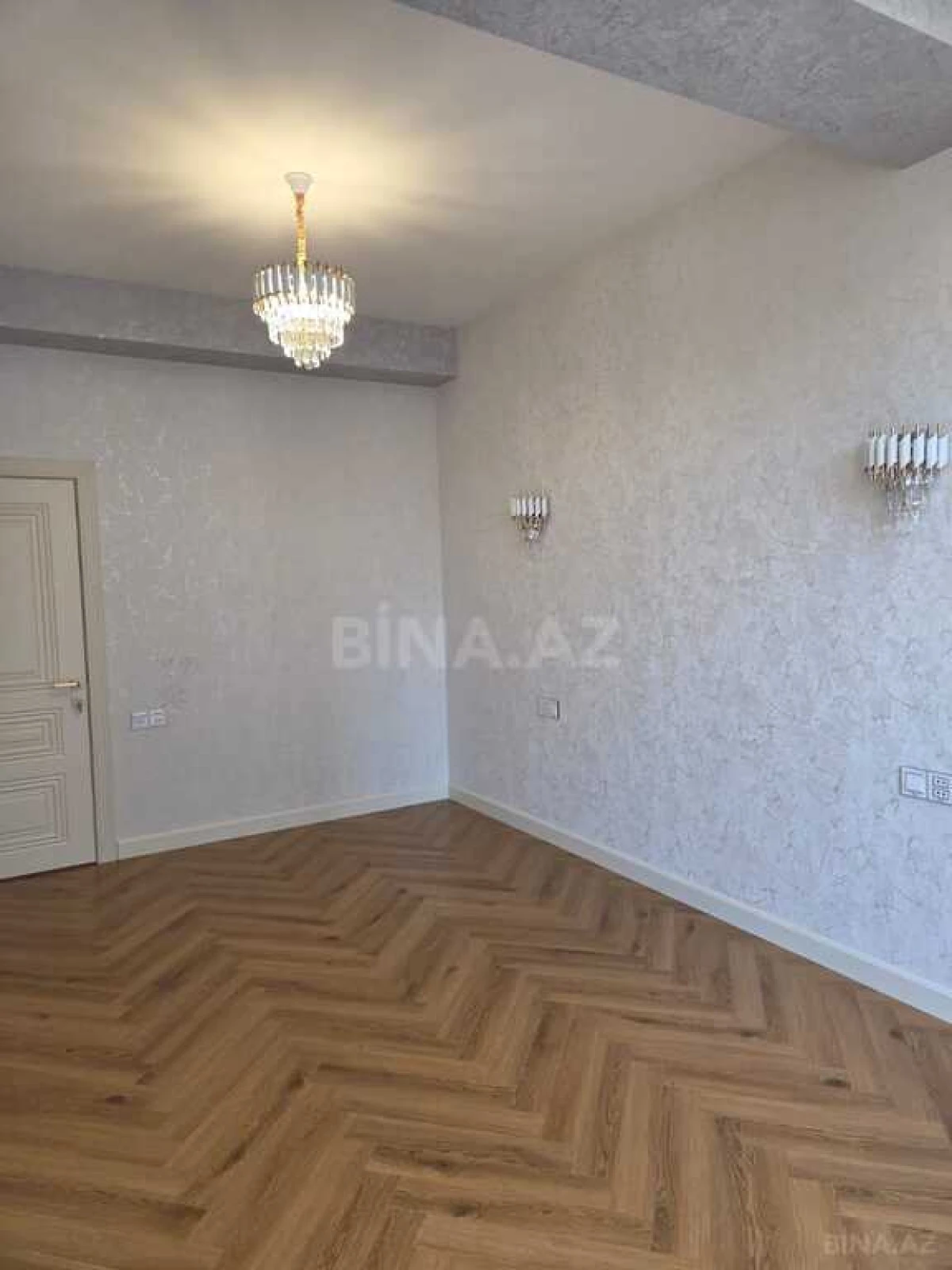 Satılır 2 otaqlı mənzil 74 m²