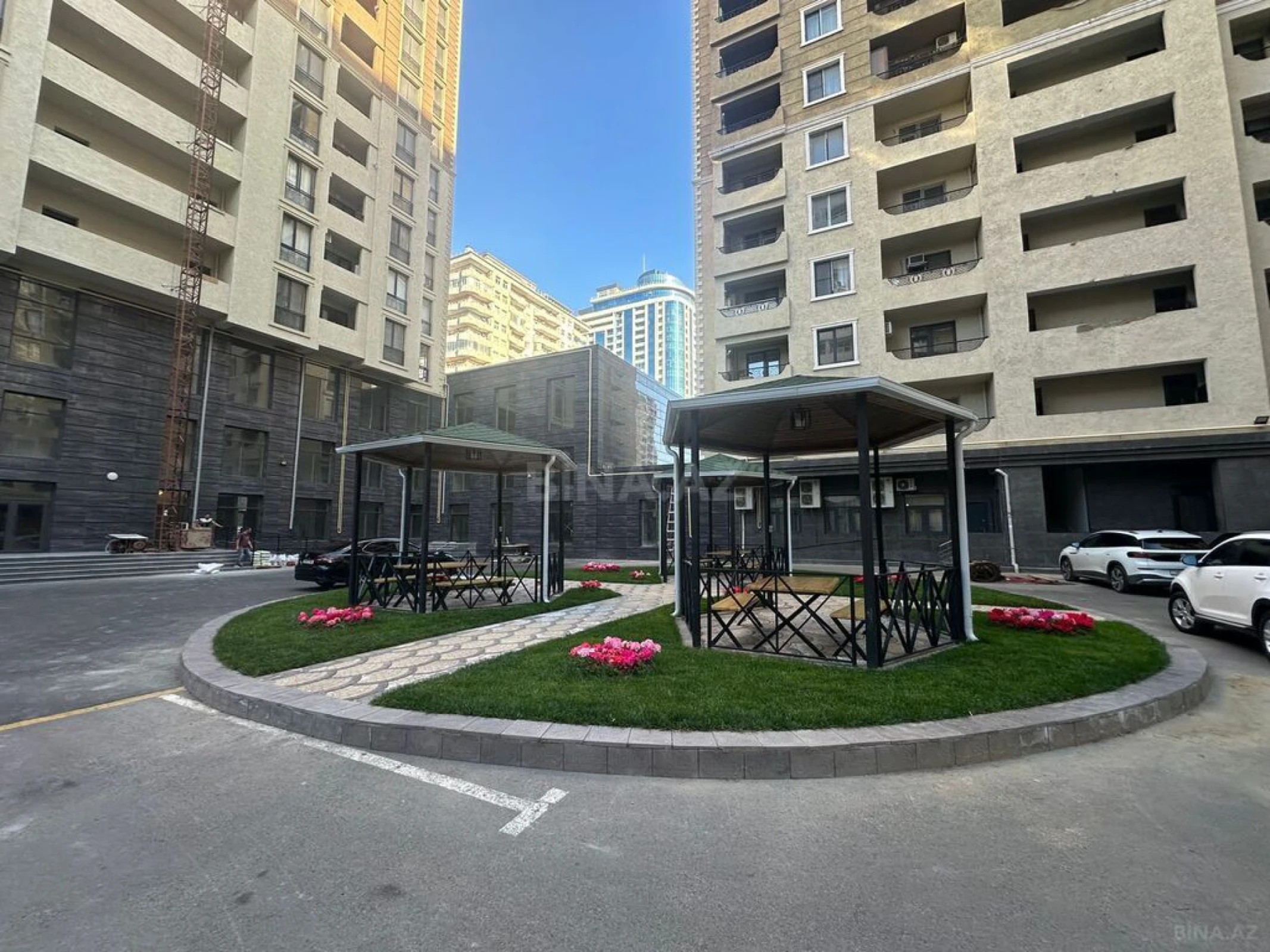 Satılır 2 otaqlı mənzil 68 m²