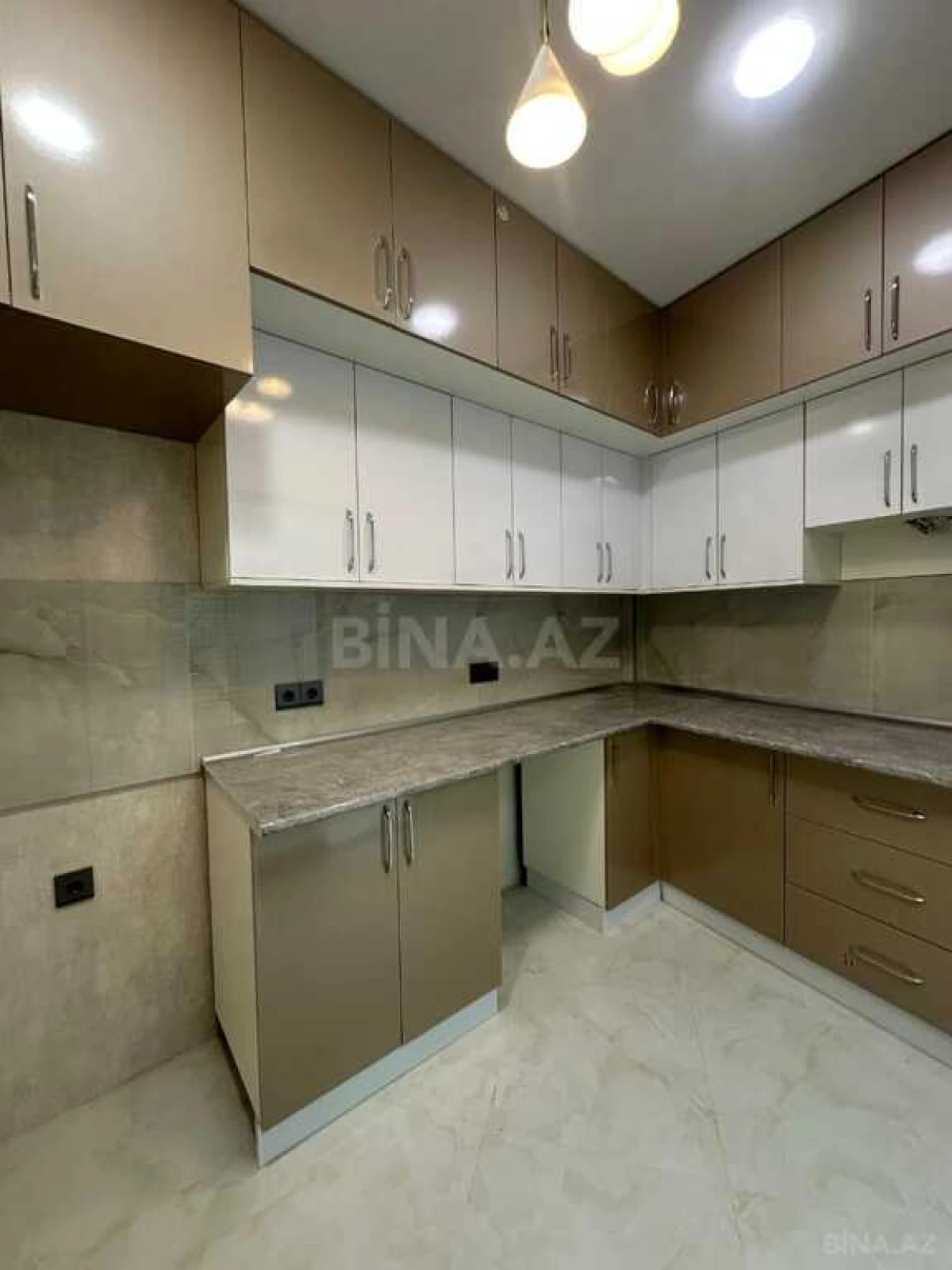 Satılır 3 otaqlı mənzil 92 m²