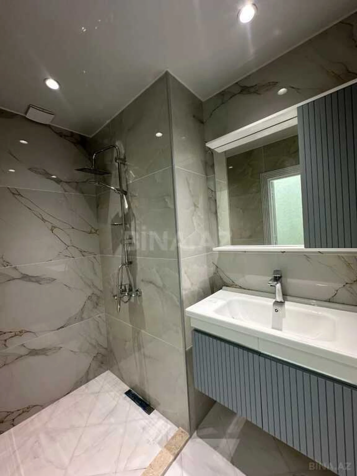 Satılır 3 otaqlı mənzil 92 m²