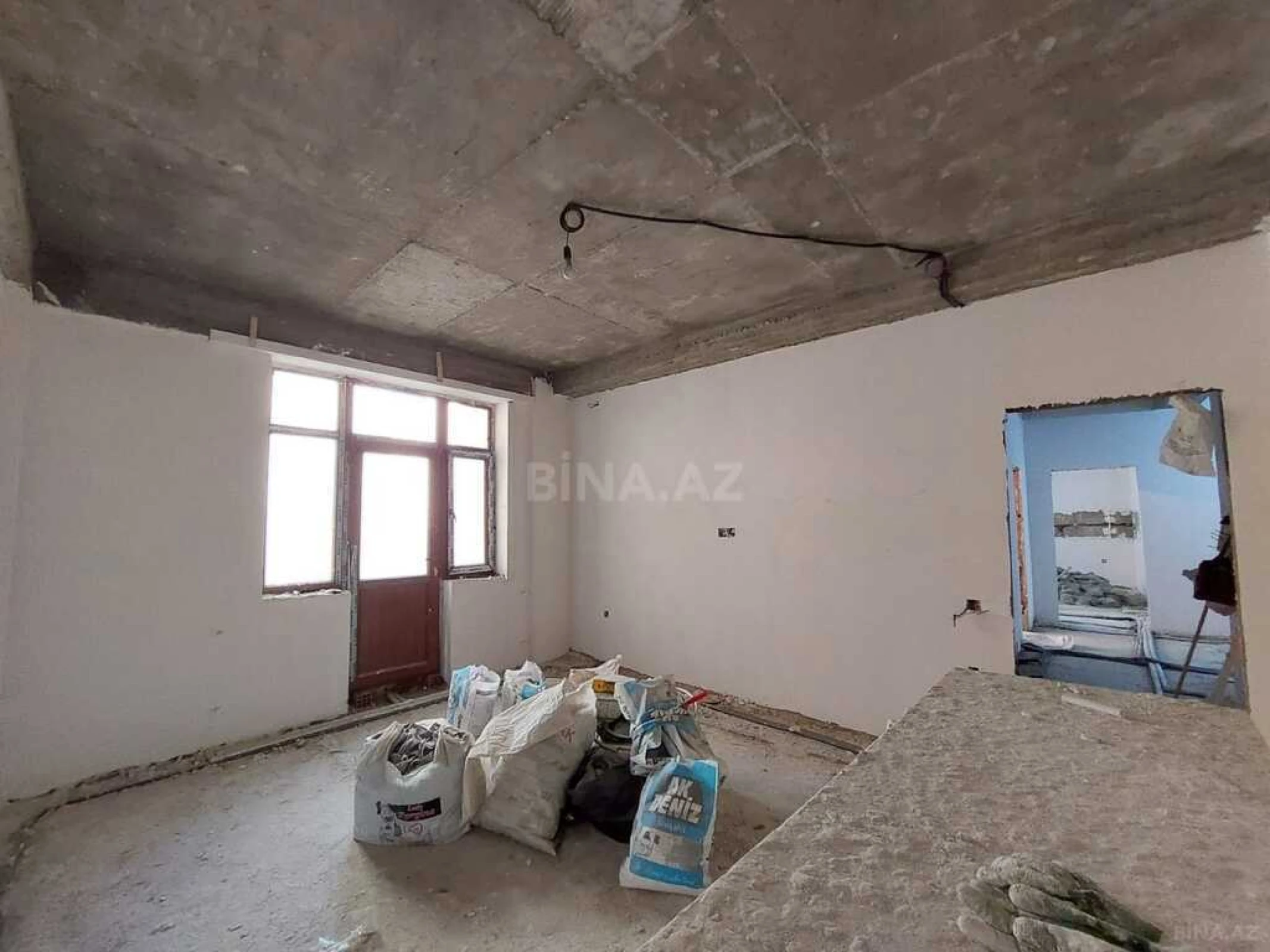Satılır 2 otaqlı mənzil 105 m²