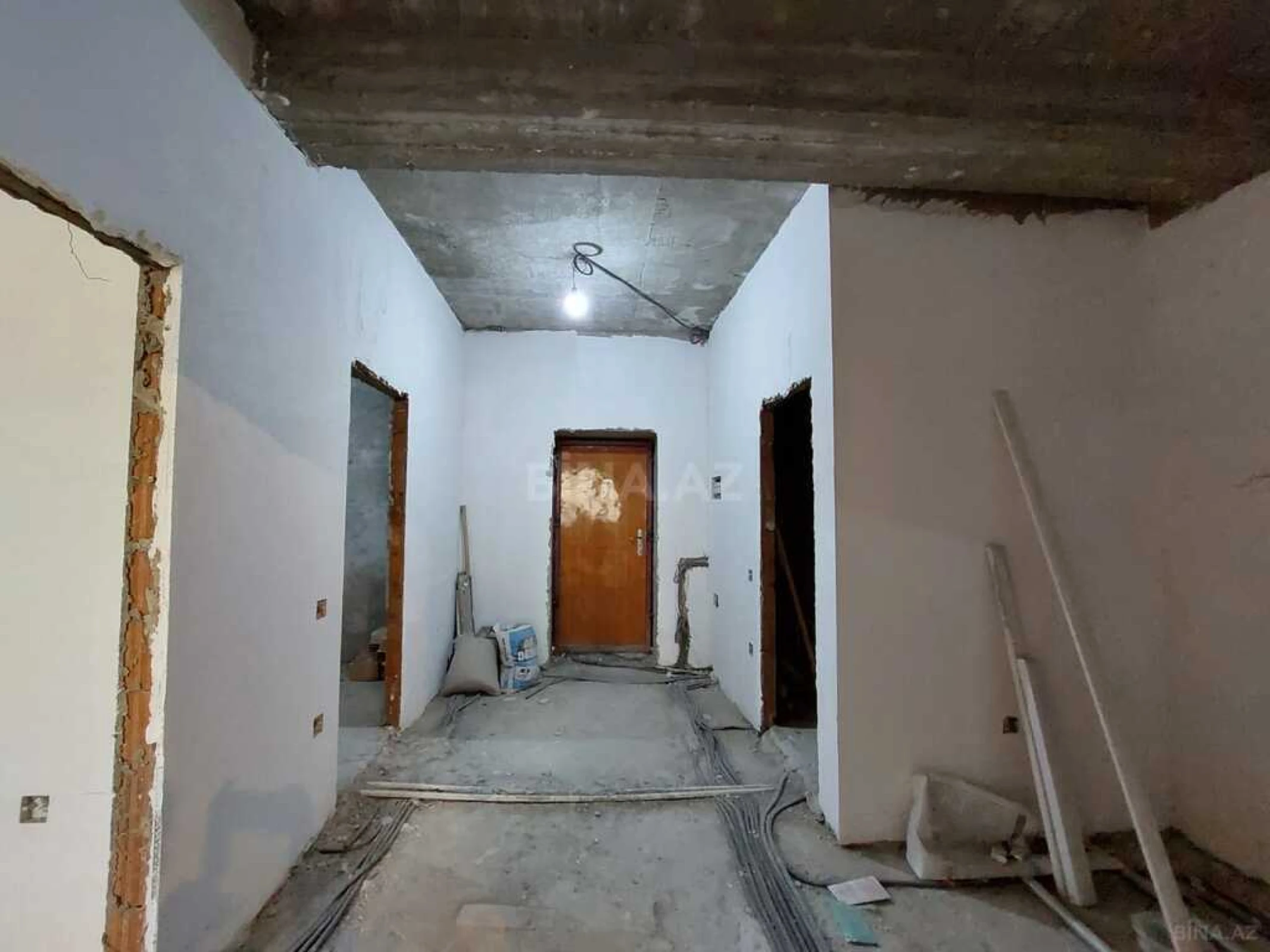 Satılır 2 otaqlı mənzil 105 m²