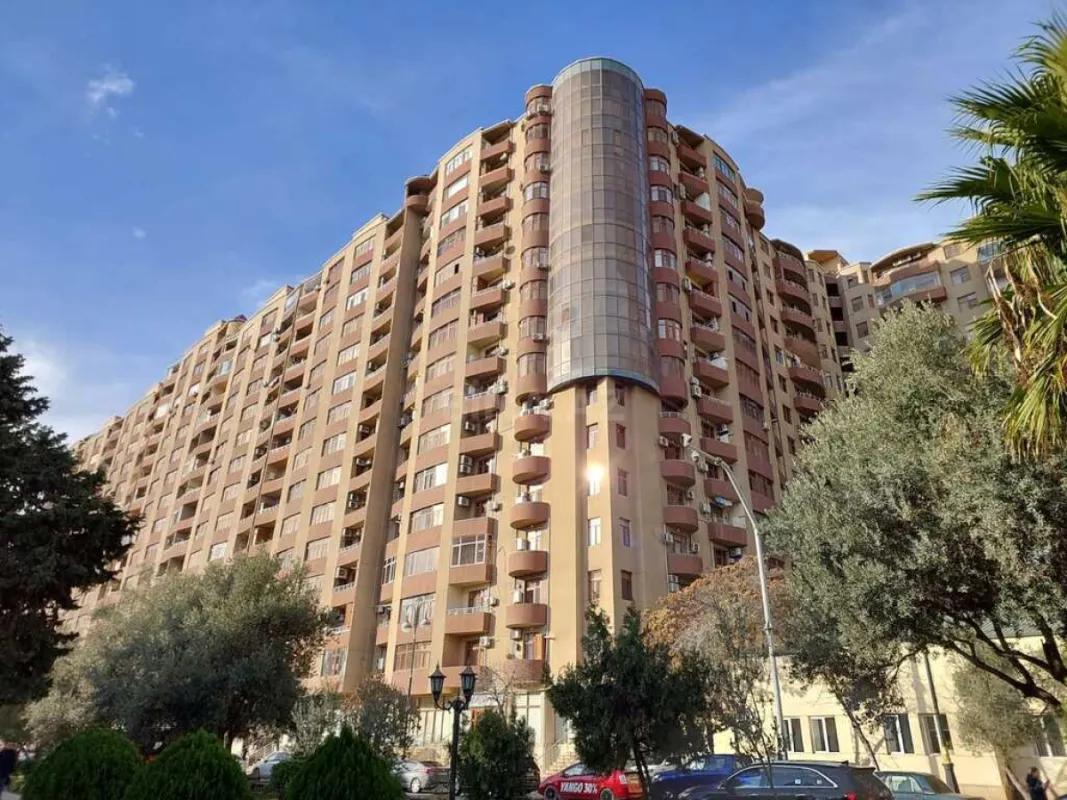 Satılır 2 otaqlı mənzil 105 m²
