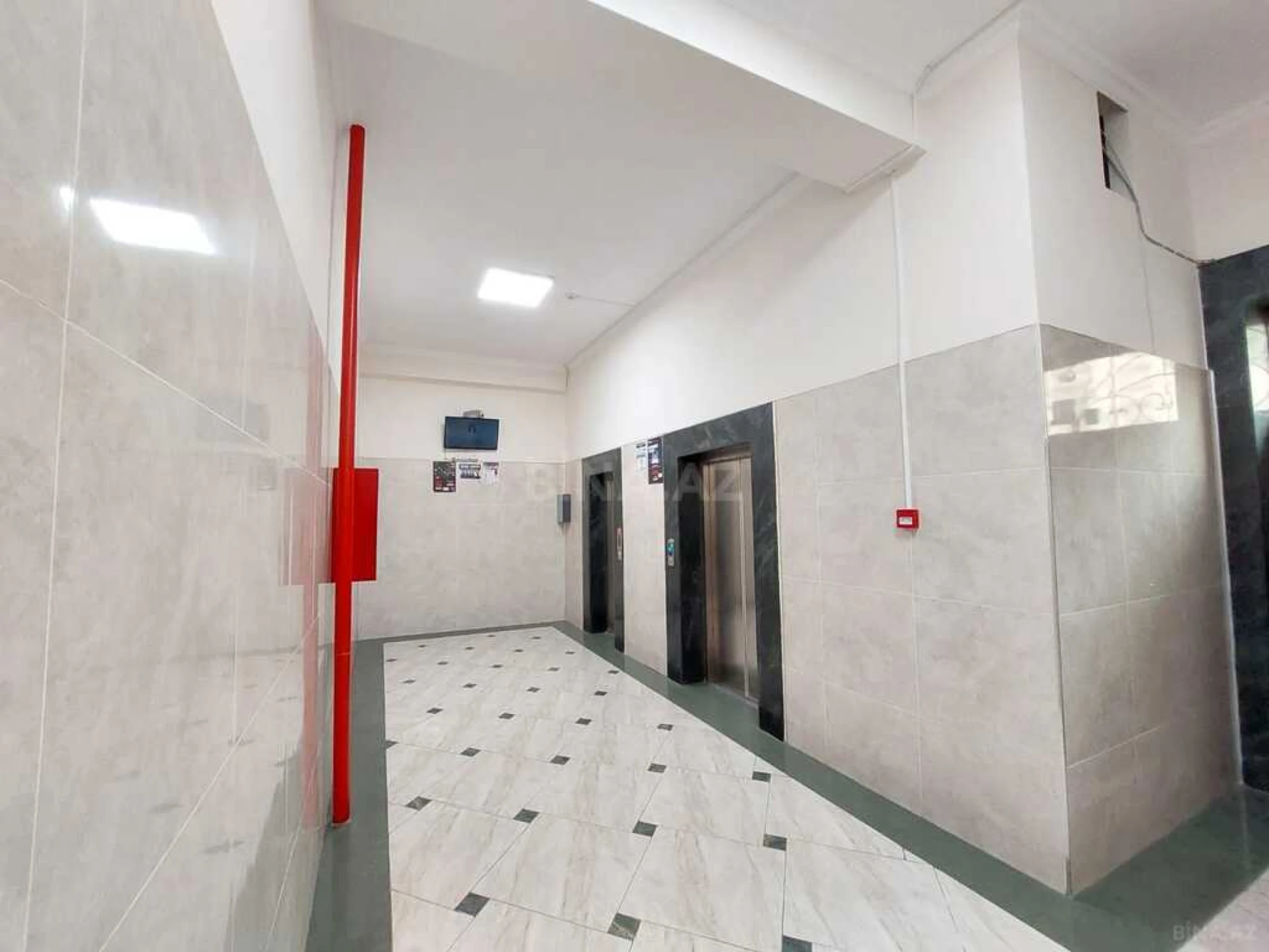 Satılır 2 otaqlı mənzil 105 m²