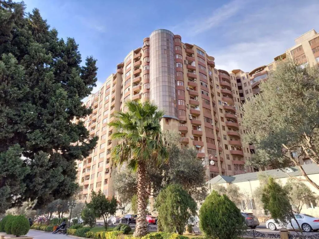 Satılır 2 otaqlı mənzil 105 m²