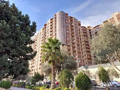 Satılır 2 otaqlı mənzil 105 m²