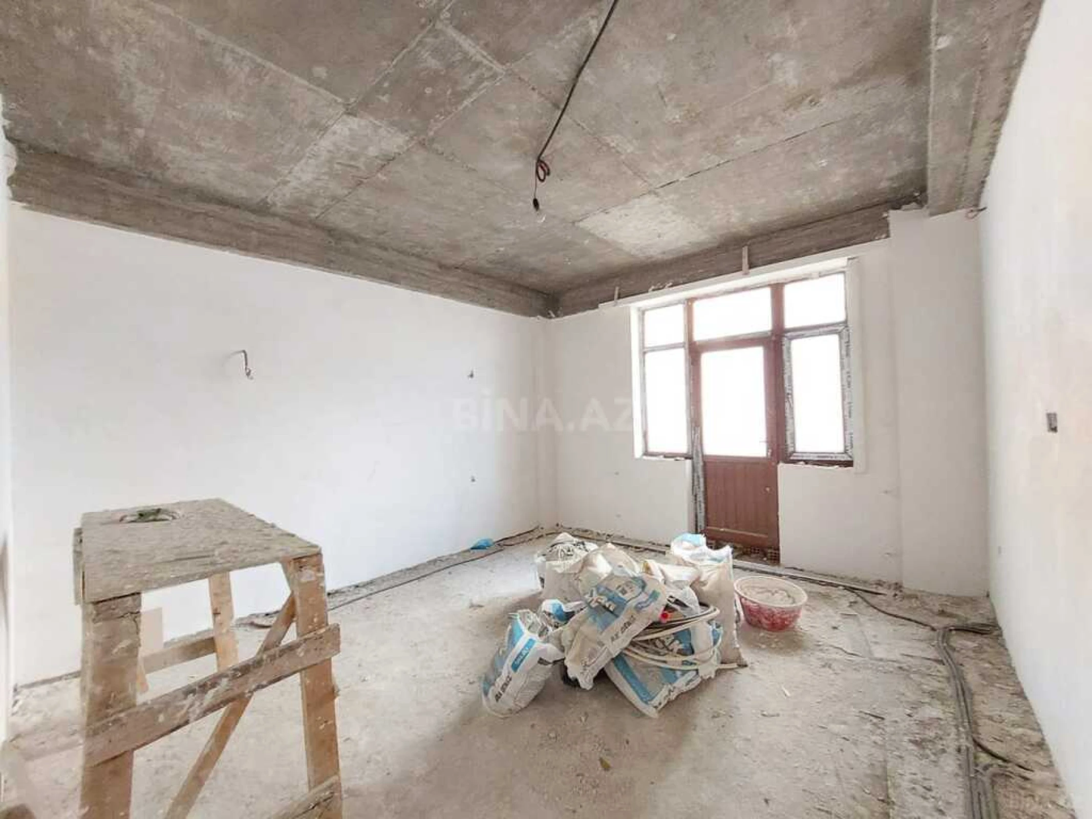 Satılır 2 otaqlı mənzil 105 m²