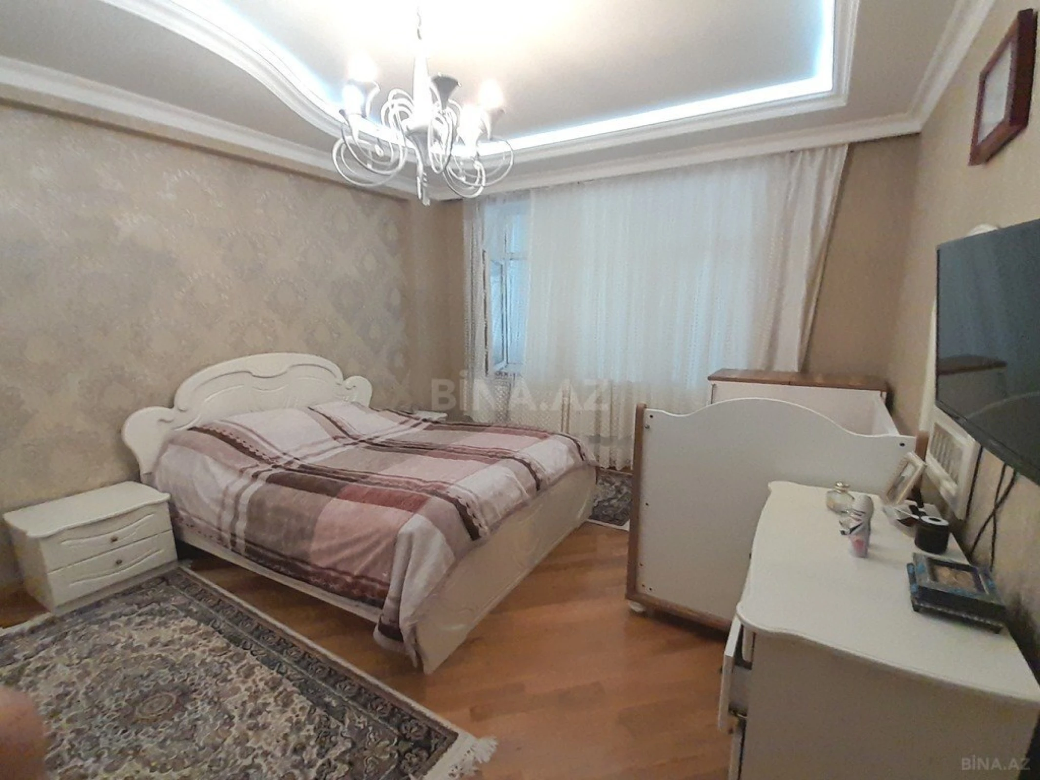 Satılır 3 otaqlı mənzil 137 m²