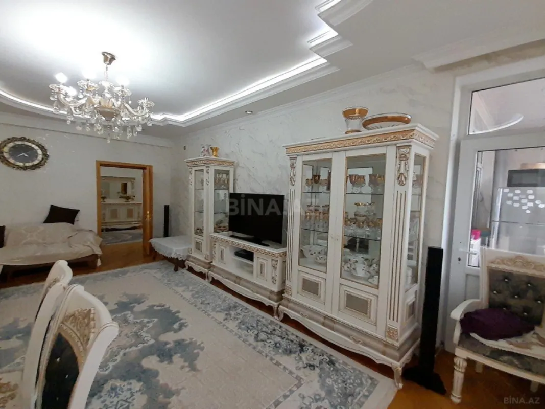 Satılır 3 otaqlı mənzil 137 m²