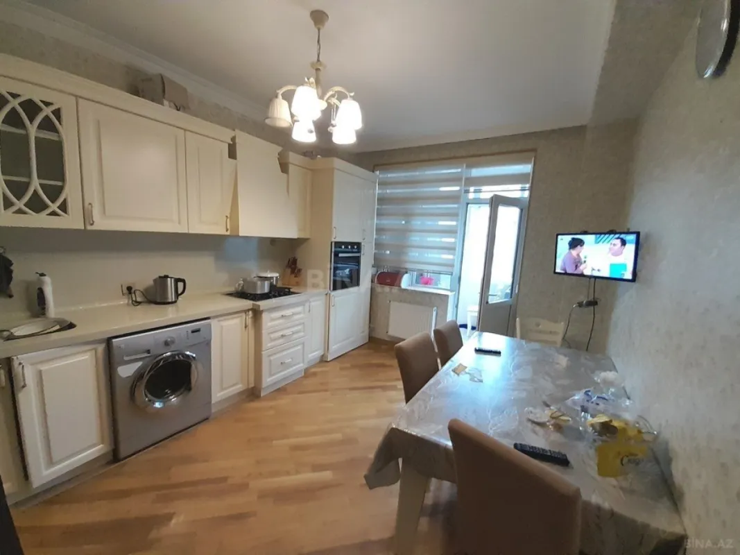 Satılır 3 otaqlı mənzil 137 m²