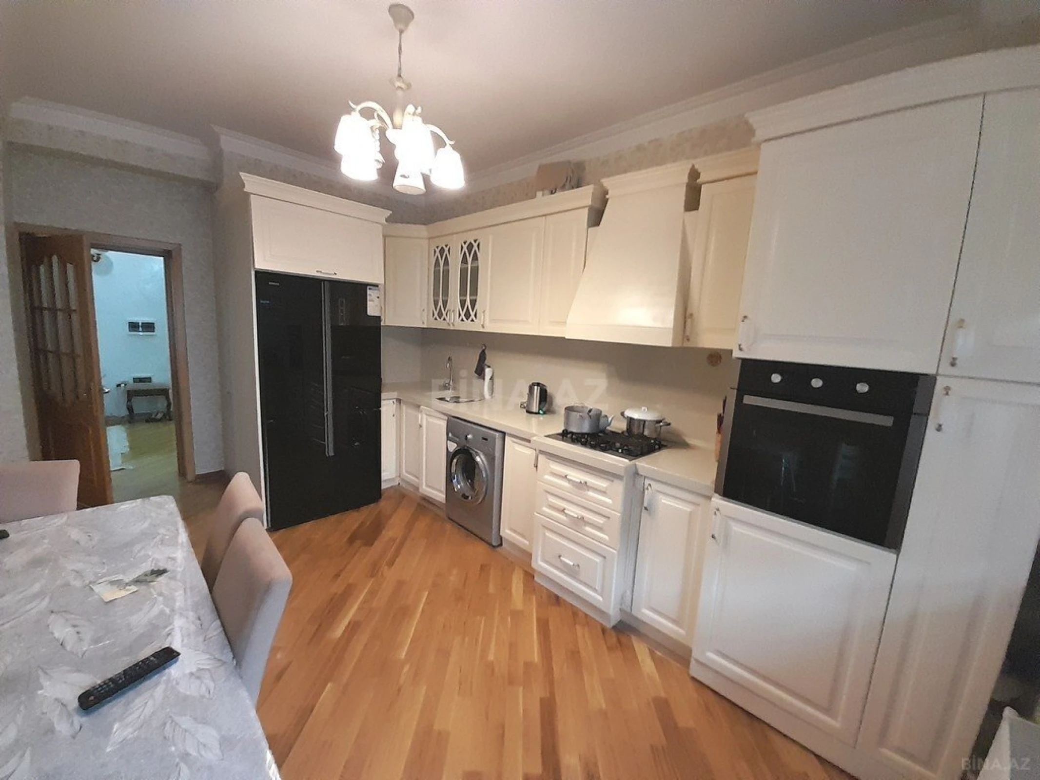 Satılır 3 otaqlı mənzil 137 m²