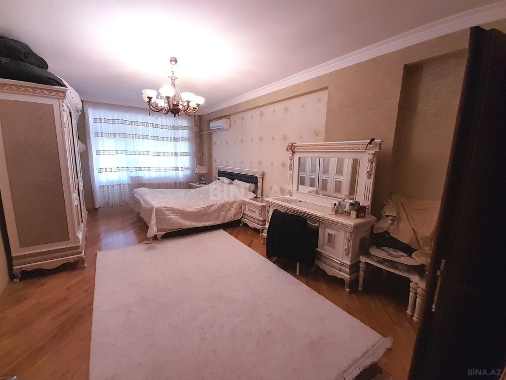 Satılır 3 otaqlı mənzil 137 m²