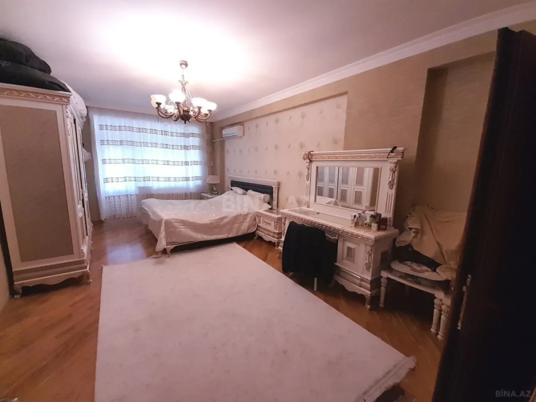 Satılır 3 otaqlı mənzil 137 m²