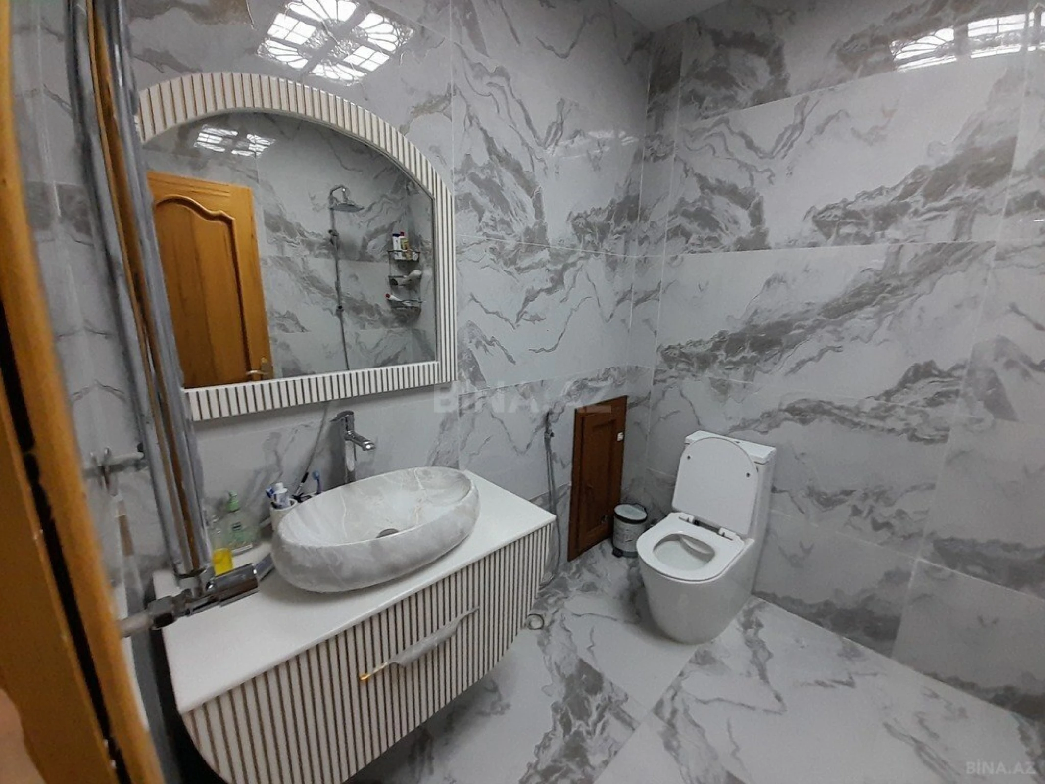 Satılır 3 otaqlı mənzil 137 m²