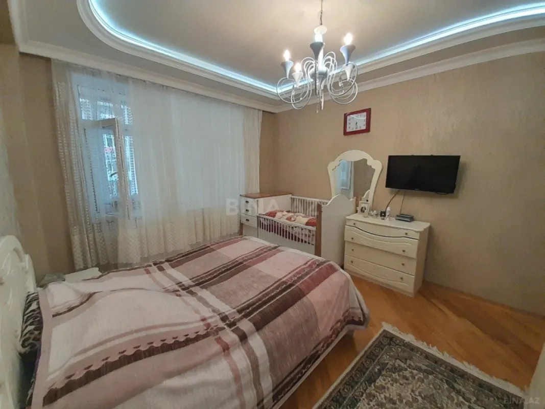 Satılır 3 otaqlı mənzil 137 m²