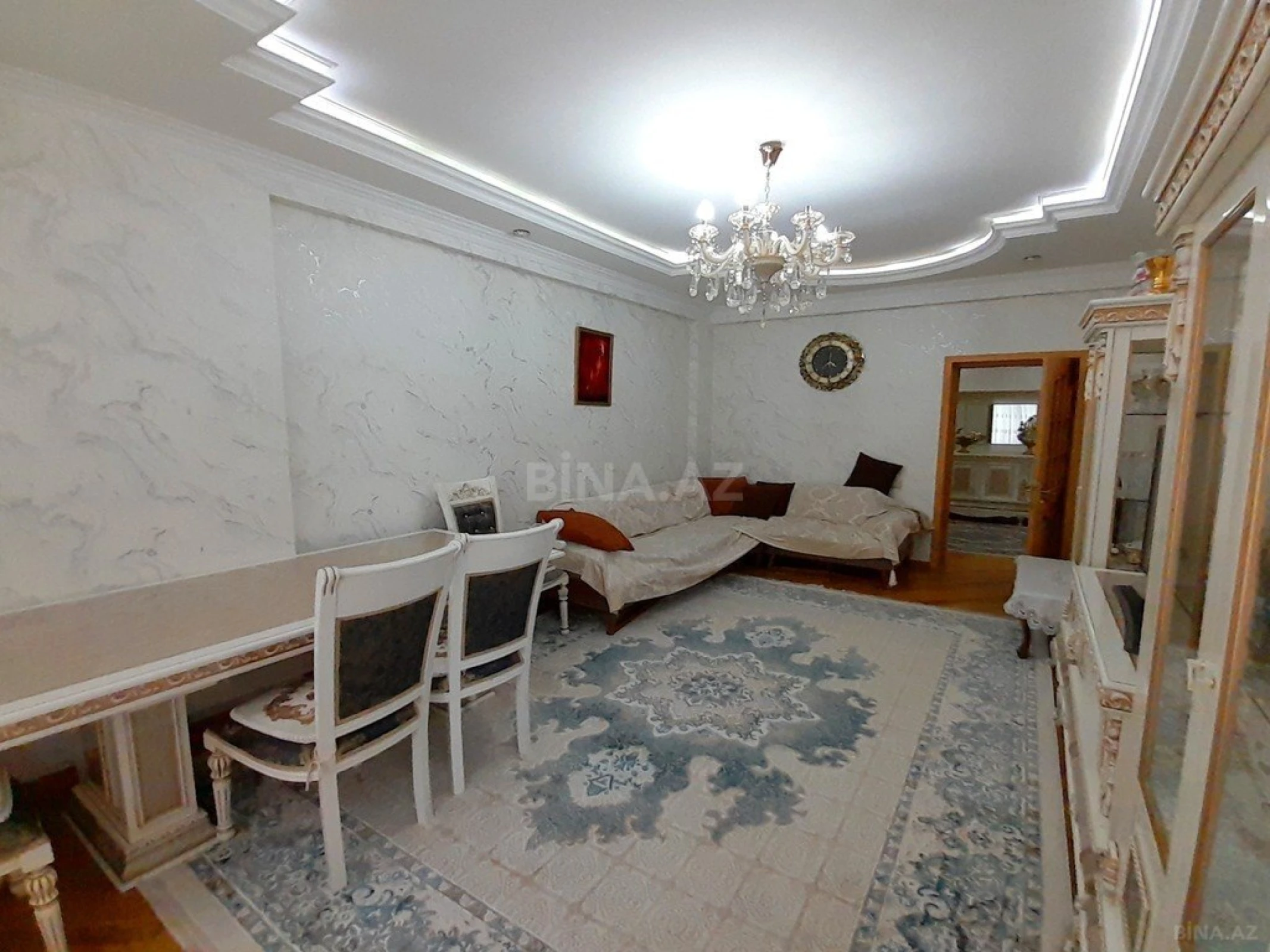 Satılır 3 otaqlı mənzil 137 m²