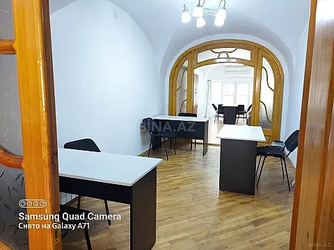 Kirayə verilir 2 otaqlı ofis 65 m²