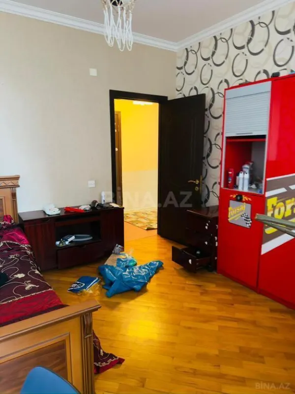 Satılır 3 otaqlı mənzil 140 m²