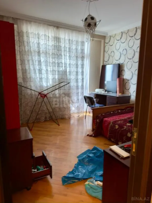 Satılır 3 otaqlı mənzil 140 m²