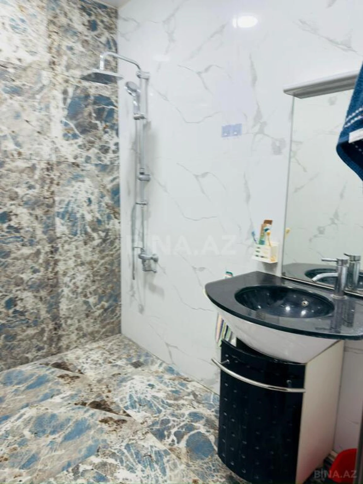 Satılır 3 otaqlı mənzil 140 m²