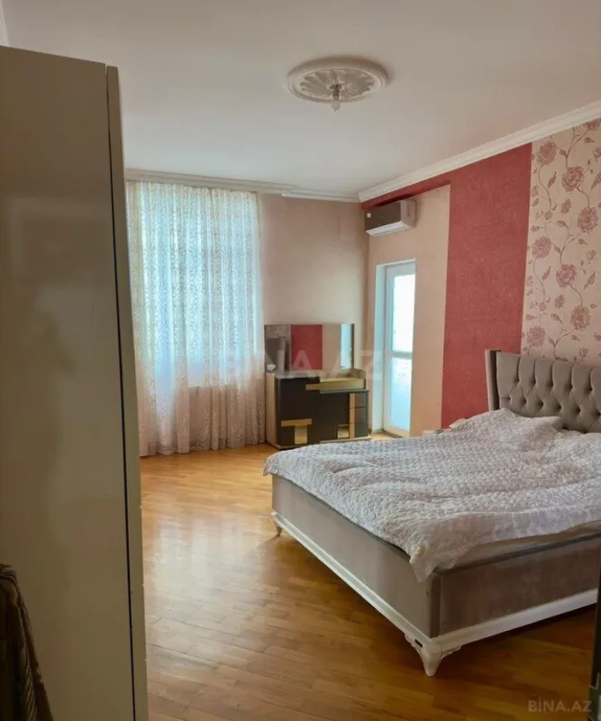 Satılır 3 otaqlı mənzil 140 m²