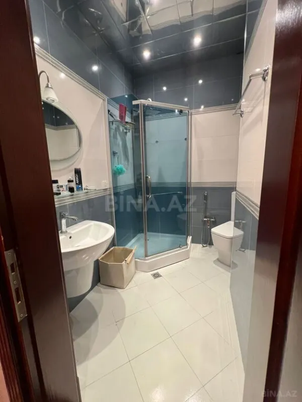 Satılır 4 otaqlı mənzil 220 m²