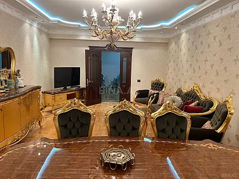 Satılır 4 otaqlı mənzil 220 m²