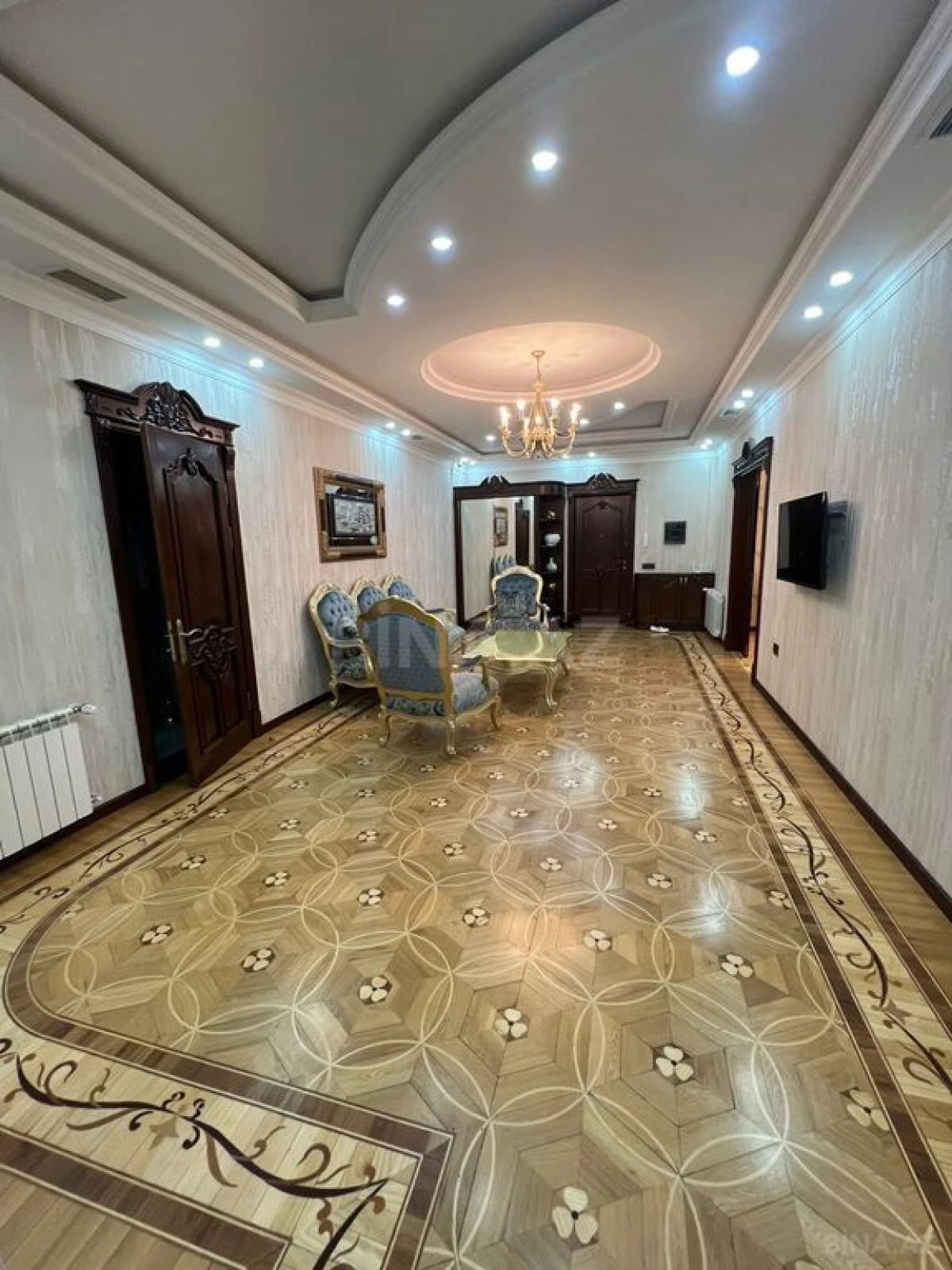 Satılır 4 otaqlı mənzil 220 m²