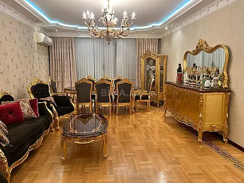 Satılır 4 otaqlı mənzil 220 m²