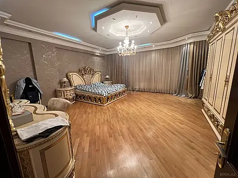 Satılır 4 otaqlı mənzil 220 m²
