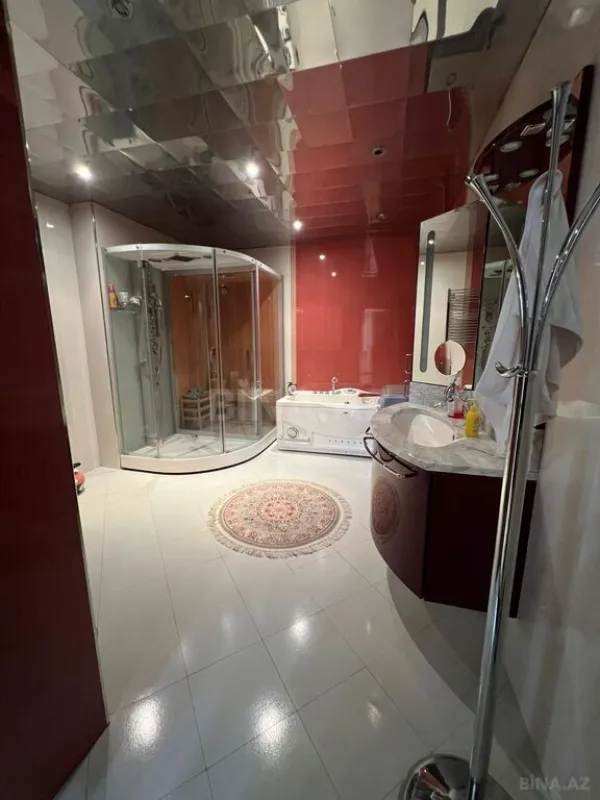 Satılır 4 otaqlı mənzil 220 m²