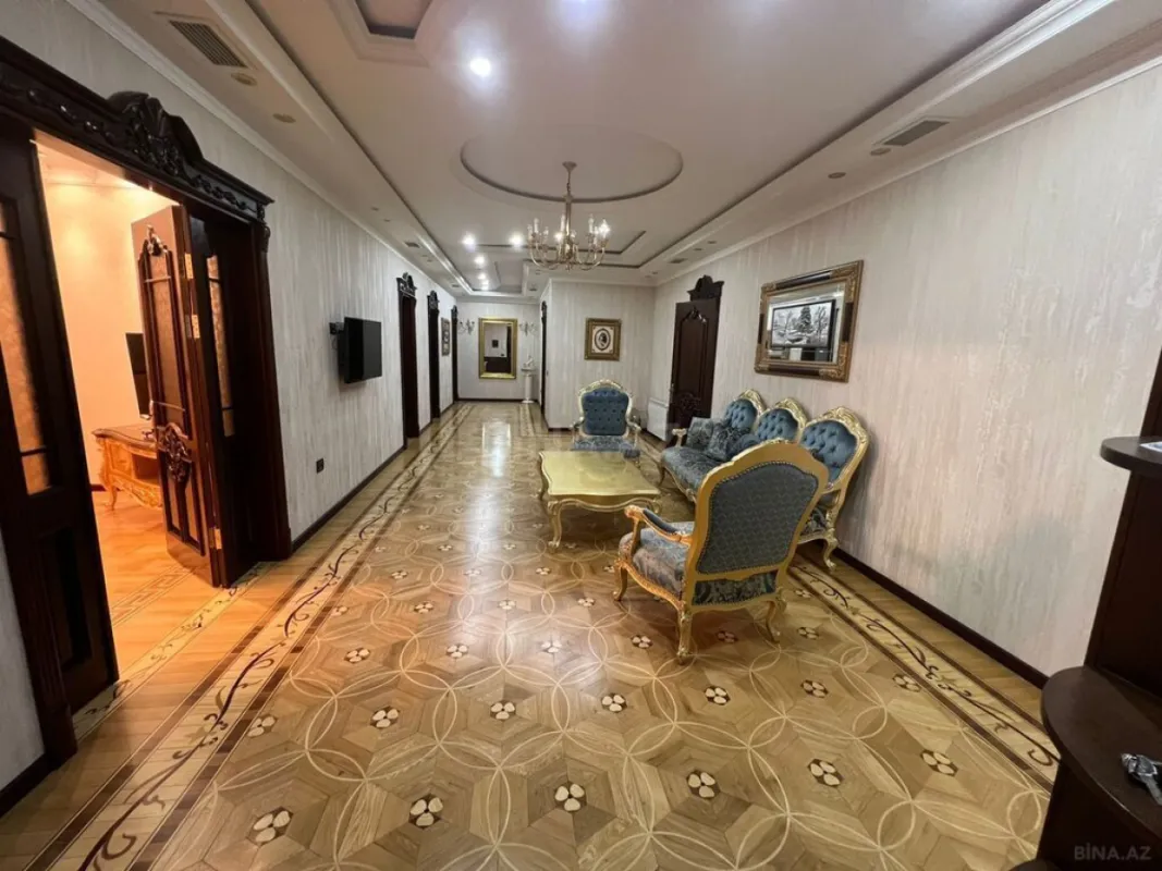 Satılır 4 otaqlı mənzil 220 m²