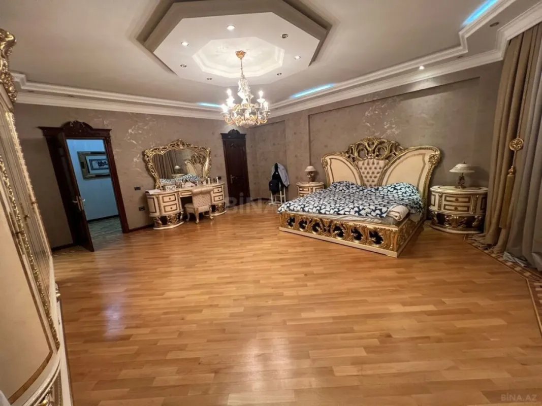 Satılır 4 otaqlı mənzil 220 m²