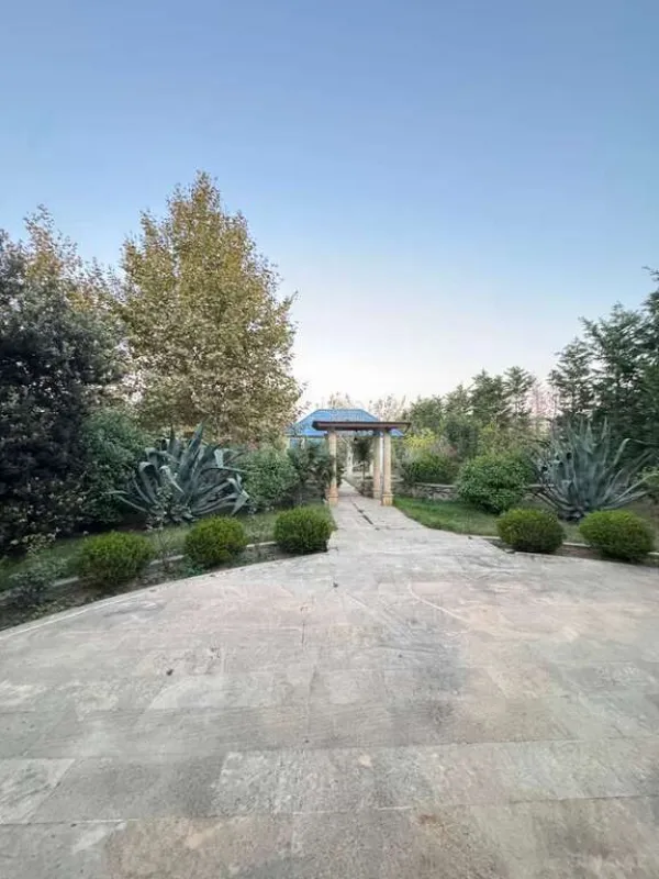 Satılır 4 otaqlı həyət evi 250 m²