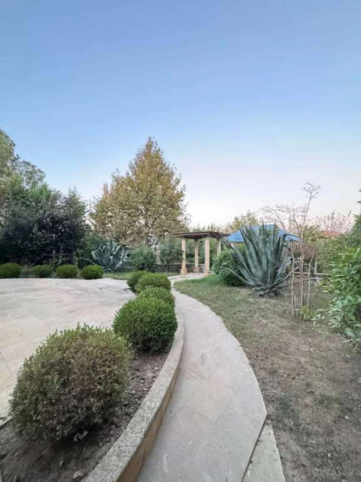 Satılır 4 otaqlı həyət evi 250 m²