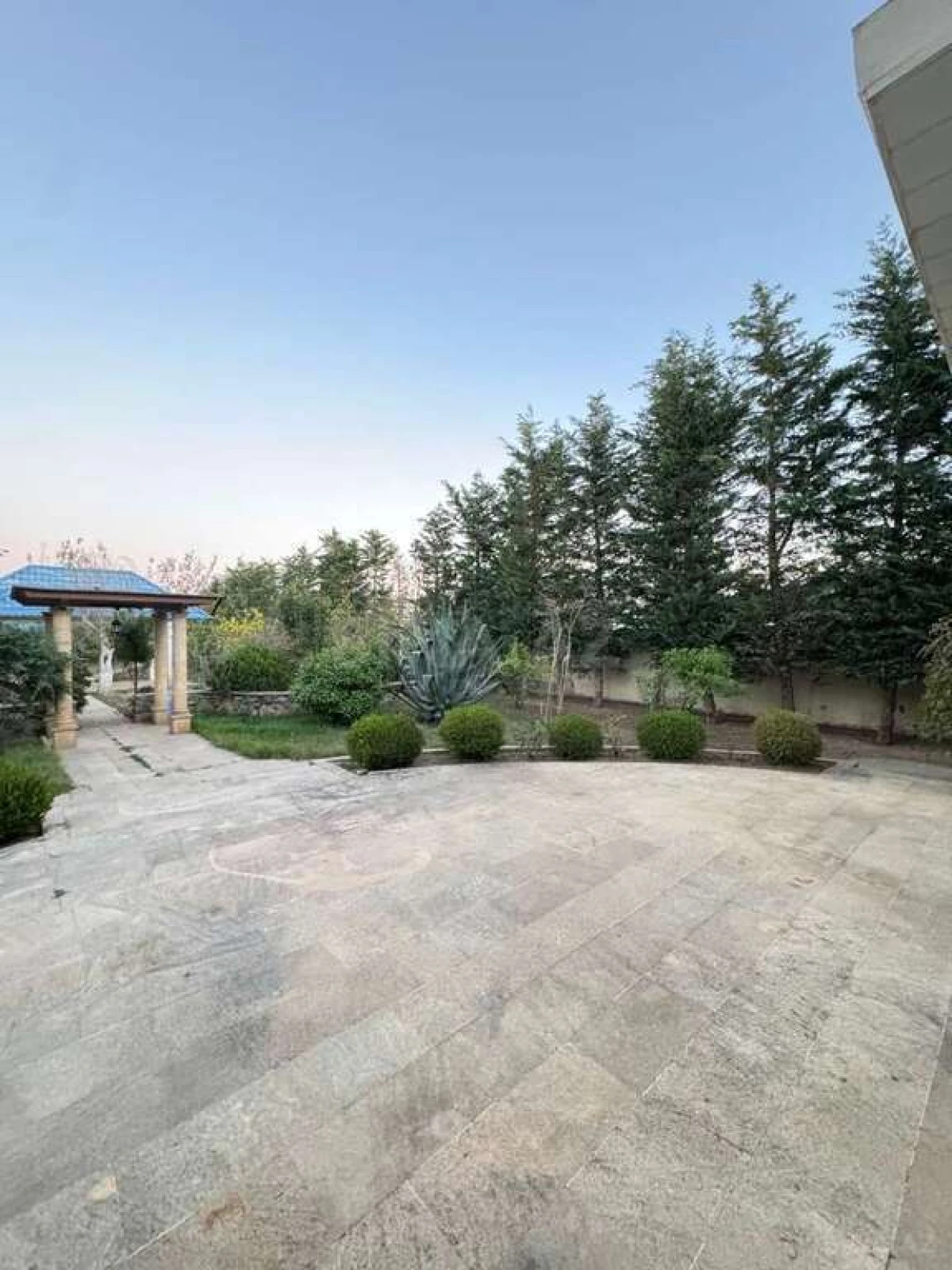 Satılır 4 otaqlı həyət evi 250 m²