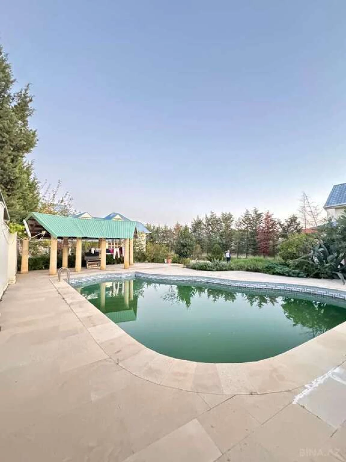 Satılır 4 otaqlı həyət evi 250 m²