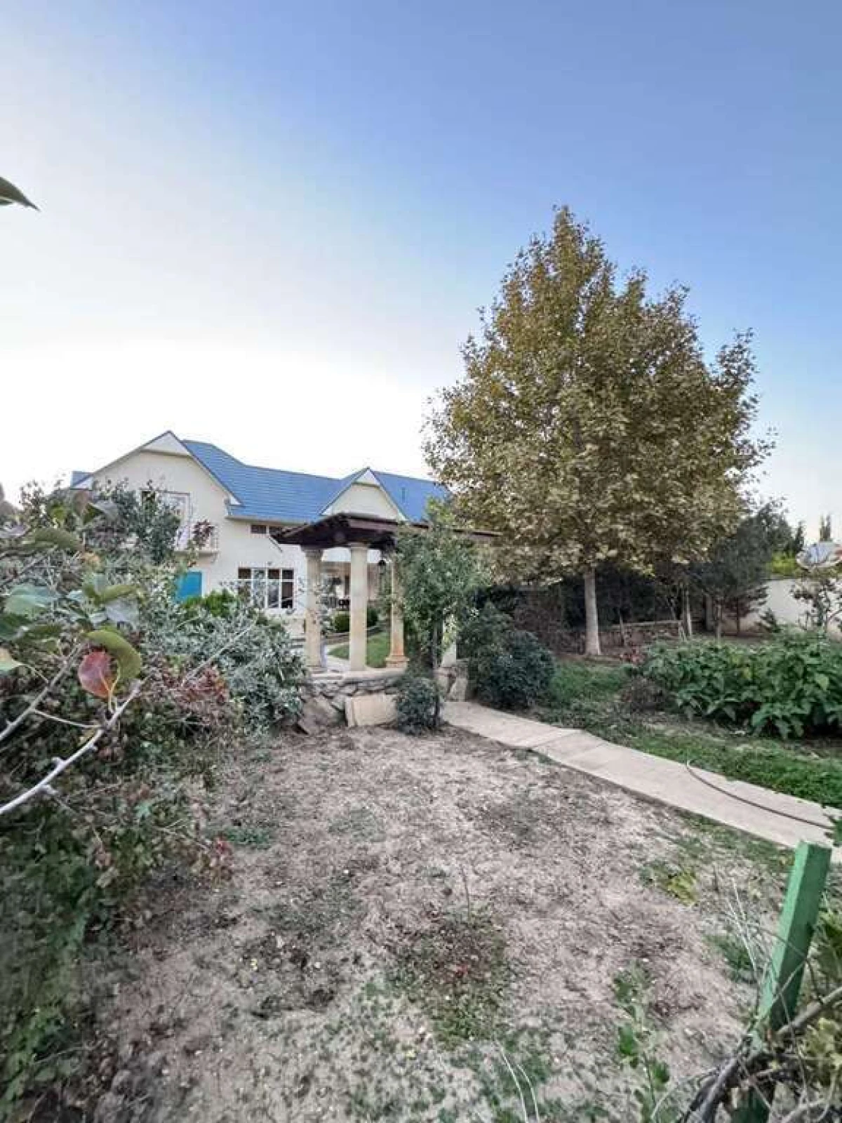 Satılır 4 otaqlı həyət evi 250 m²