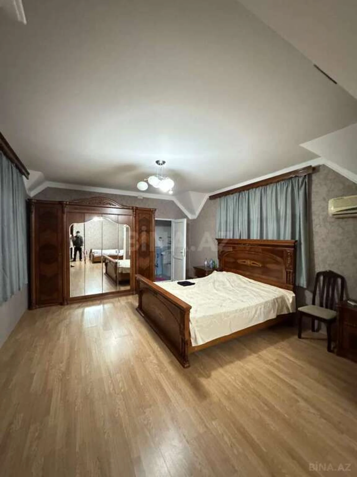 Satılır 4 otaqlı həyət evi 250 m²