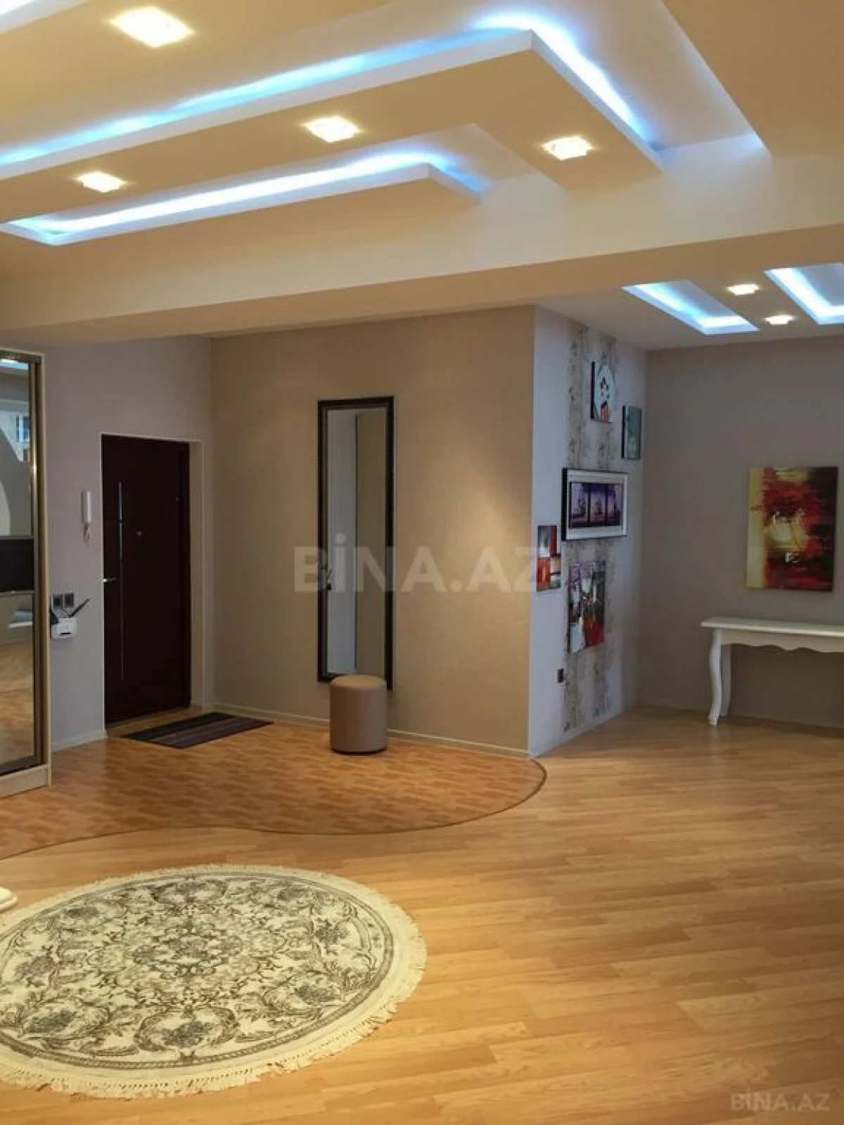 Kirayə verilir 3 otaqlı mənzil 150 m²