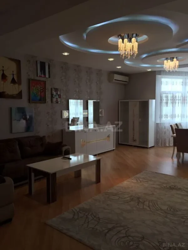 Kirayə verilir 3 otaqlı mənzil 150 m²