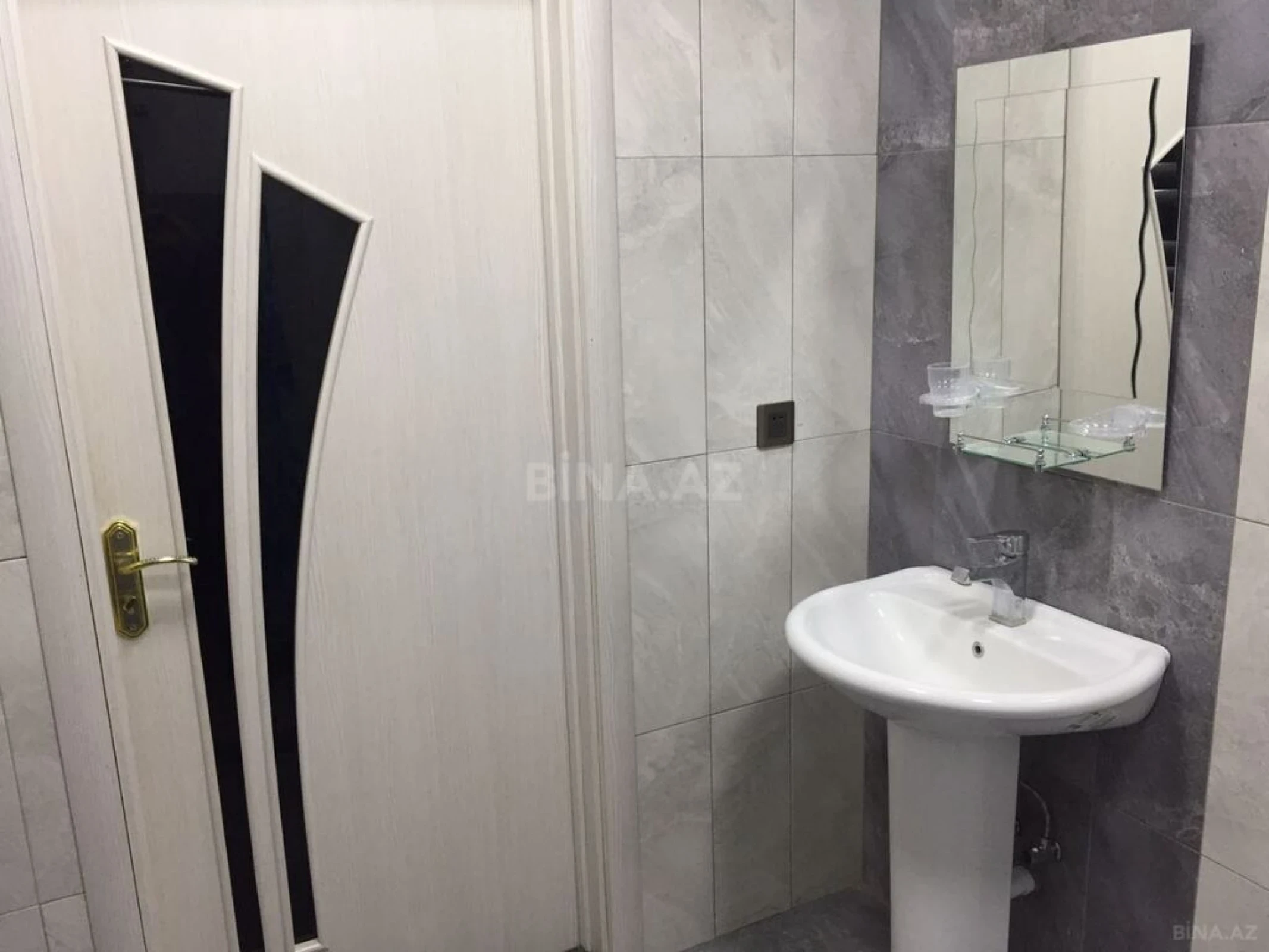 Kirayə verilir 3 otaqlı mənzil 150 m²