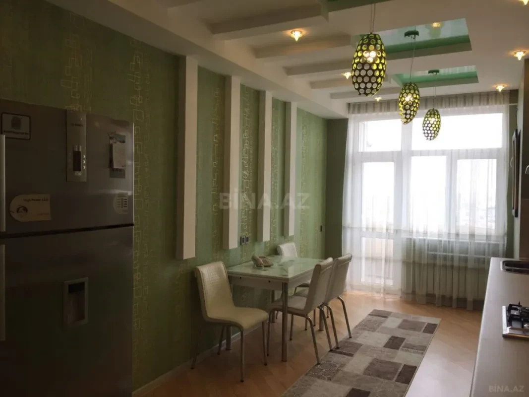 Kirayə verilir 3 otaqlı mənzil 150 m²
