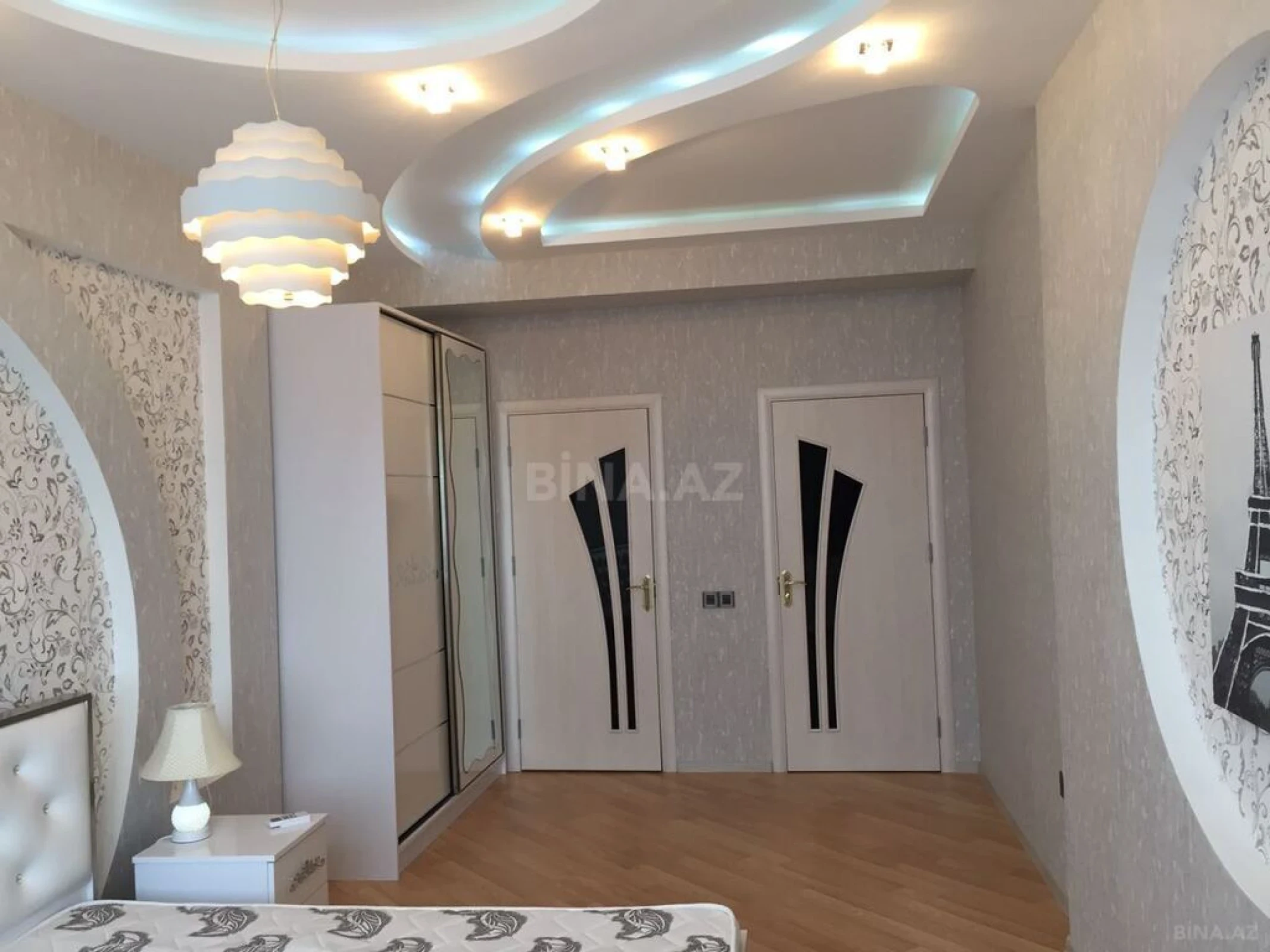 Kirayə verilir 3 otaqlı mənzil 150 m²
