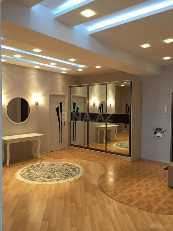 Kirayə verilir 3 otaqlı mənzil 150 m²