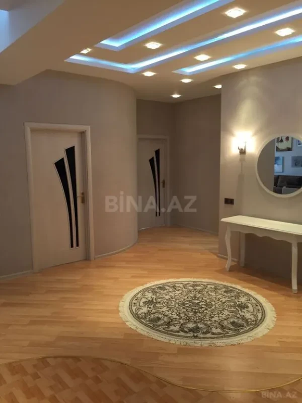 Kirayə verilir 3 otaqlı mənzil 150 m²